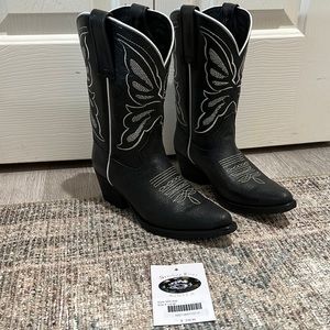NWOT cowgirl boots